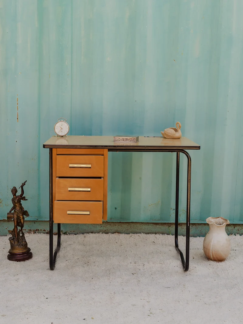 Edouard, l'ensemble de bureau et chaise pour enfants N°1047