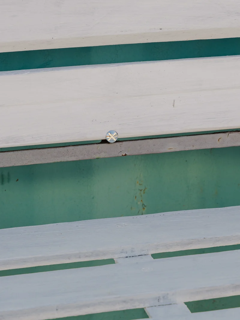 Antoine, le banc en bois gris et blanc N°491