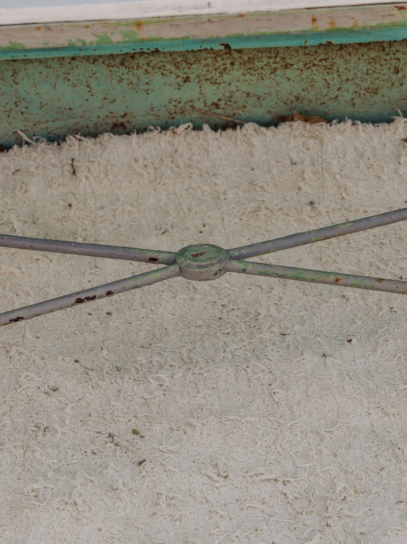 Antoine, le banc en bois gris et blanc N°491