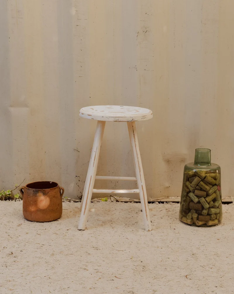 Regis, le tabouret en bois blanc N°1520