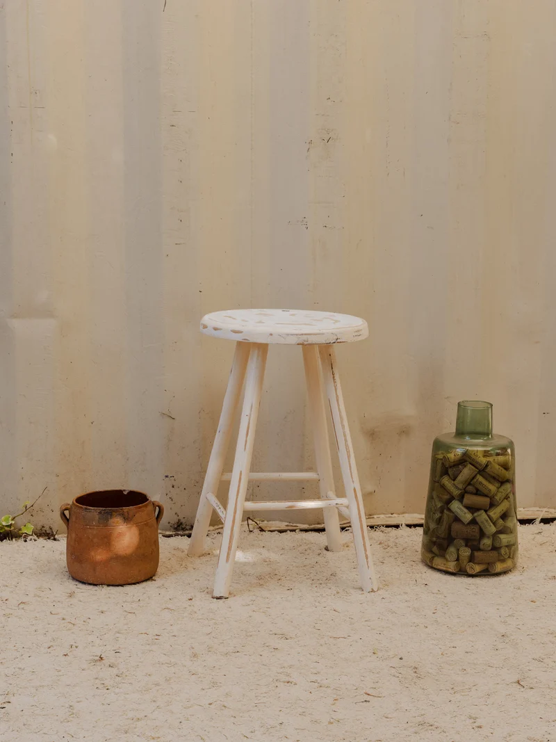 Regis, le tabouret en bois blanc N°1520