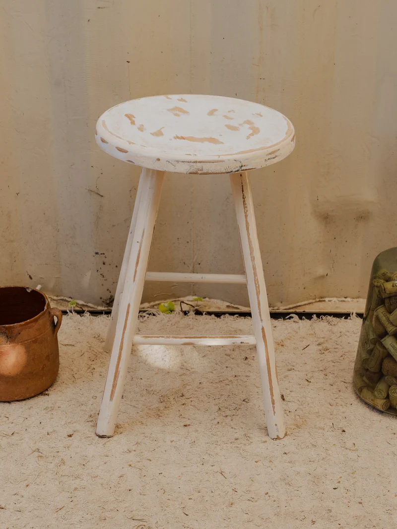 Regis, le tabouret en bois blanc N°1520