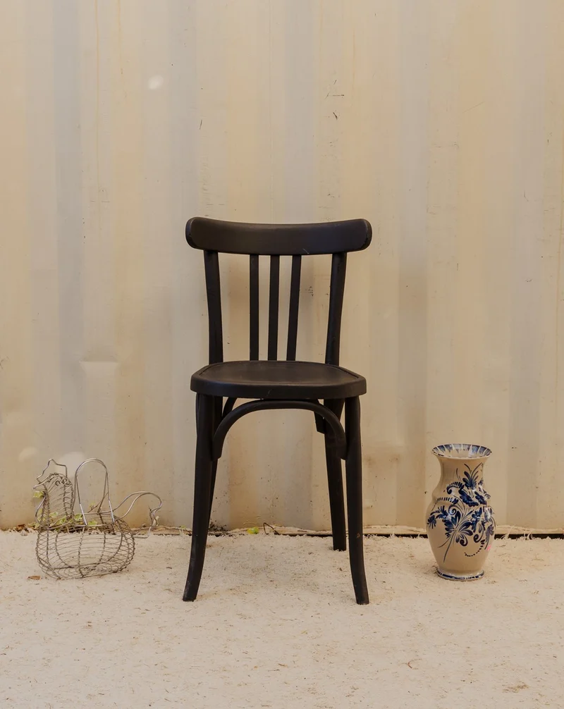 Claude, la chaise en bois noir N°1552