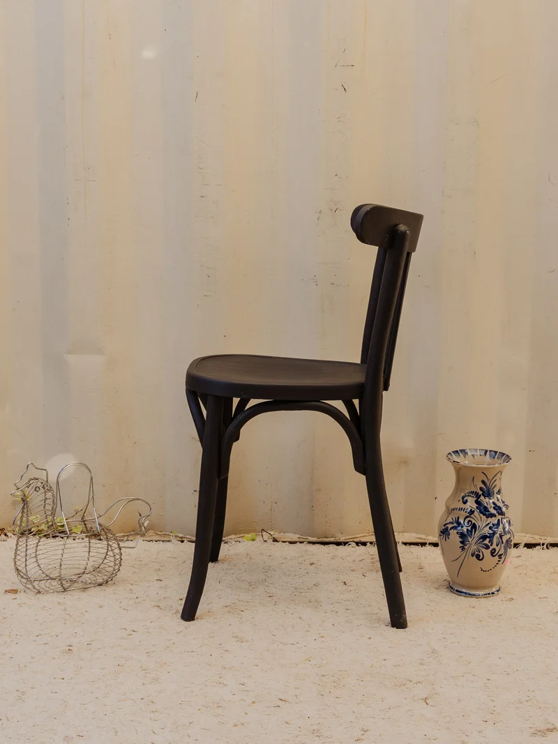 Claude, la chaise en bois noir N°1552