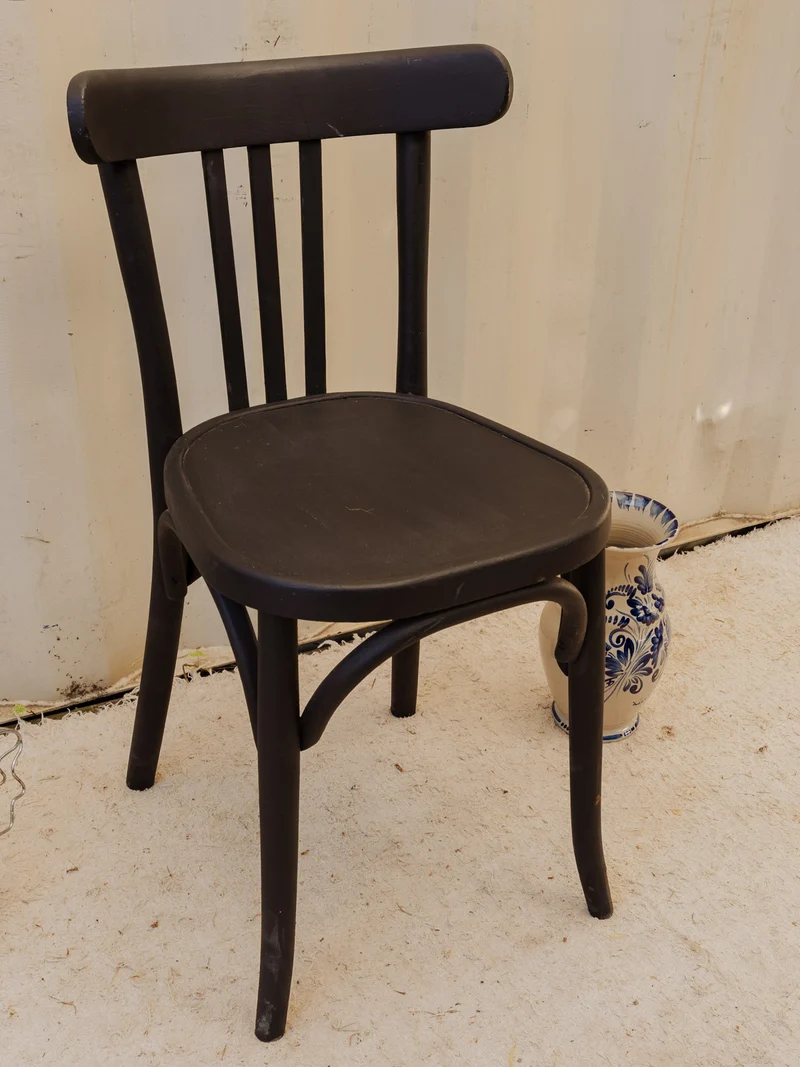 Claude, la chaise en bois noir N°1552