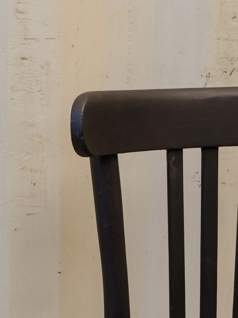 Claude, la chaise en bois noir N°1552