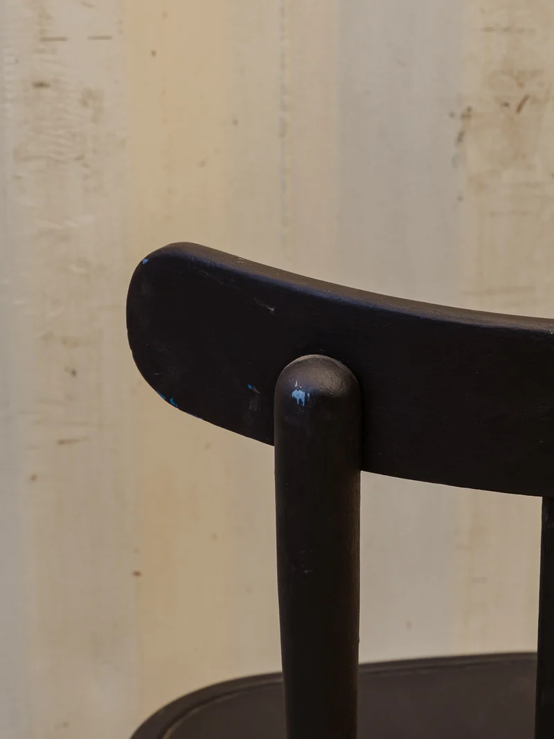 Claude, la chaise en bois noir N°1552