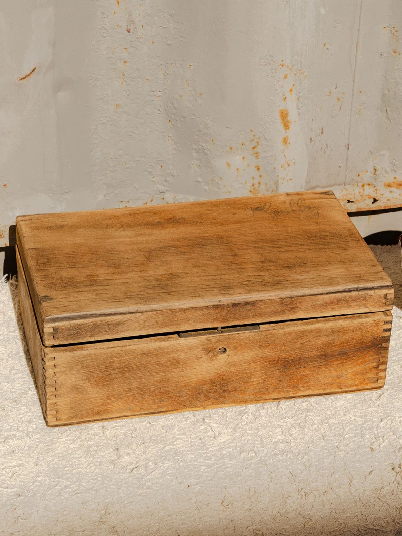 Lucien, le petit coffre en bois N°180