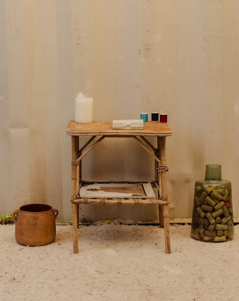 Francine, la table d'appoint en rotin N°1504