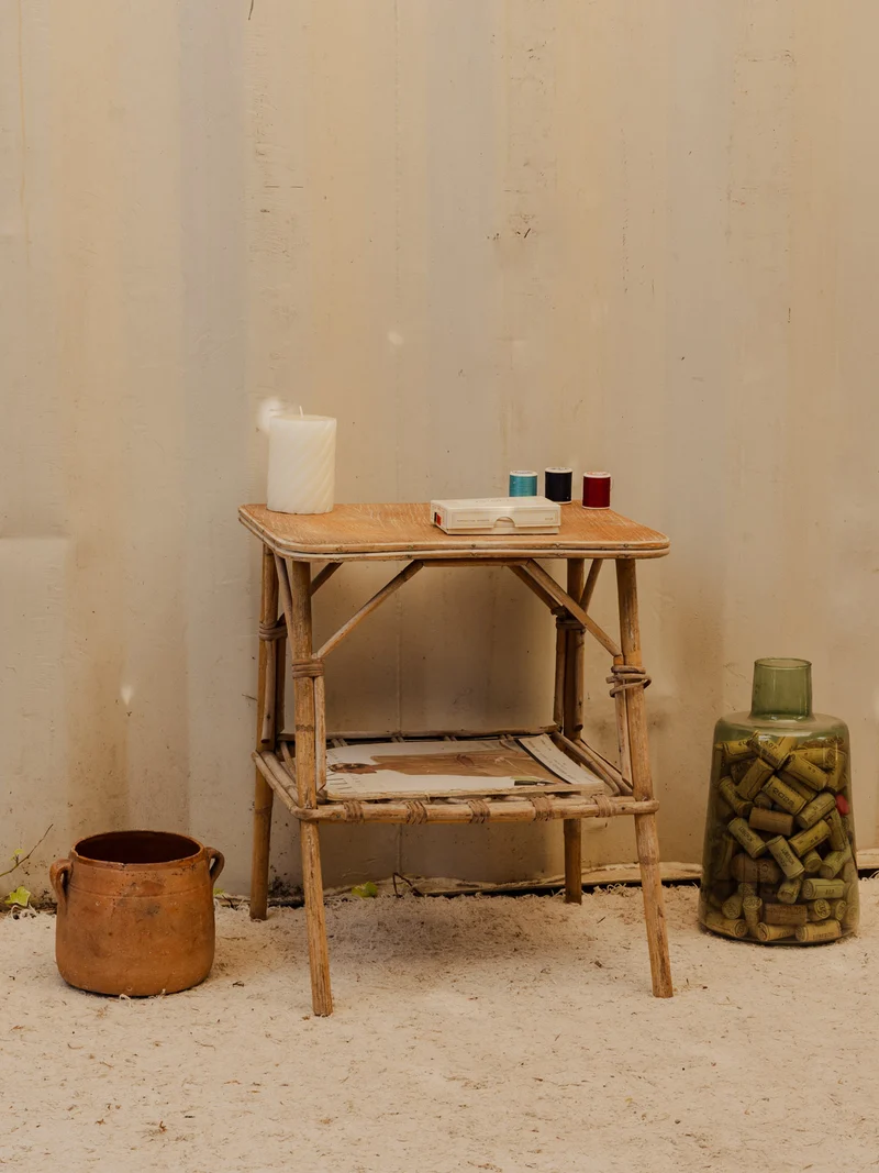 Francine, la table d'appoint en rotin N°1504