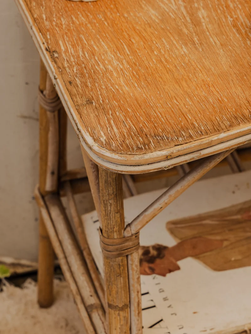 Francine, la table d'appoint en rotin N°1504