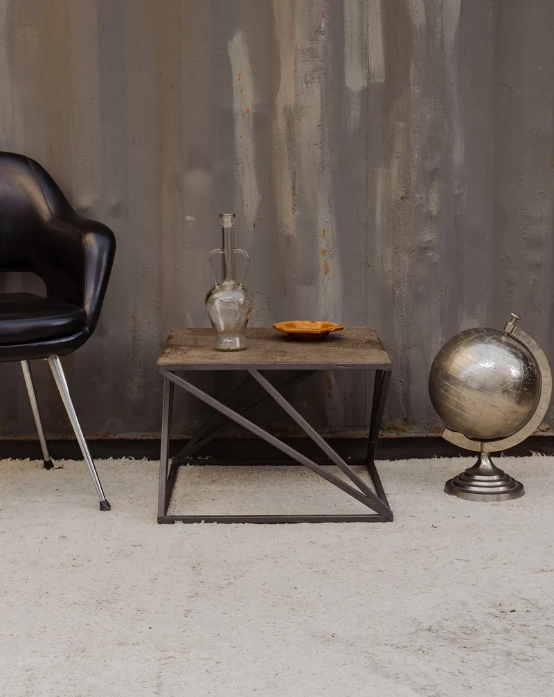 Hanna, la table d'appoint en métal N°1442