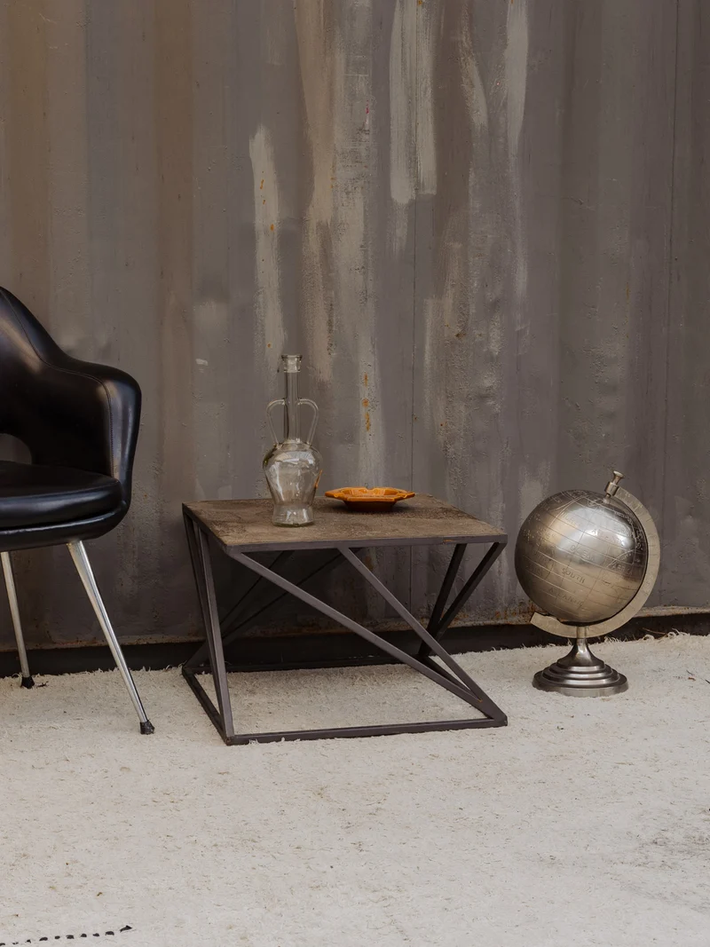 Hanna, la table d'appoint en métal N°1442