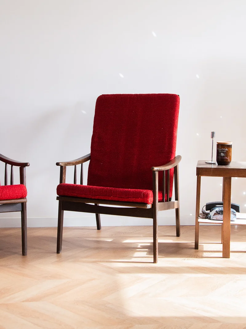 Jakob, le fauteuil scandinave rouge N°910
