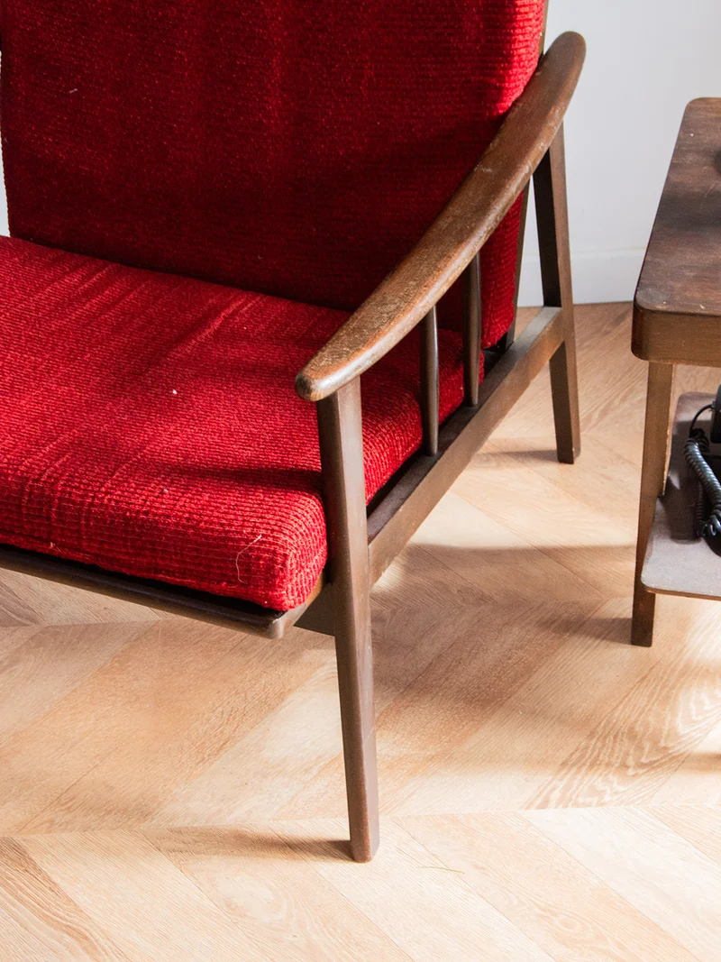 Jakob, le fauteuil scandinave rouge N°910