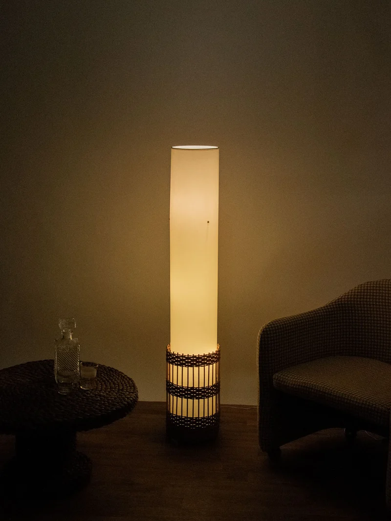 Julien, le lampadaire fin en rotin N°149