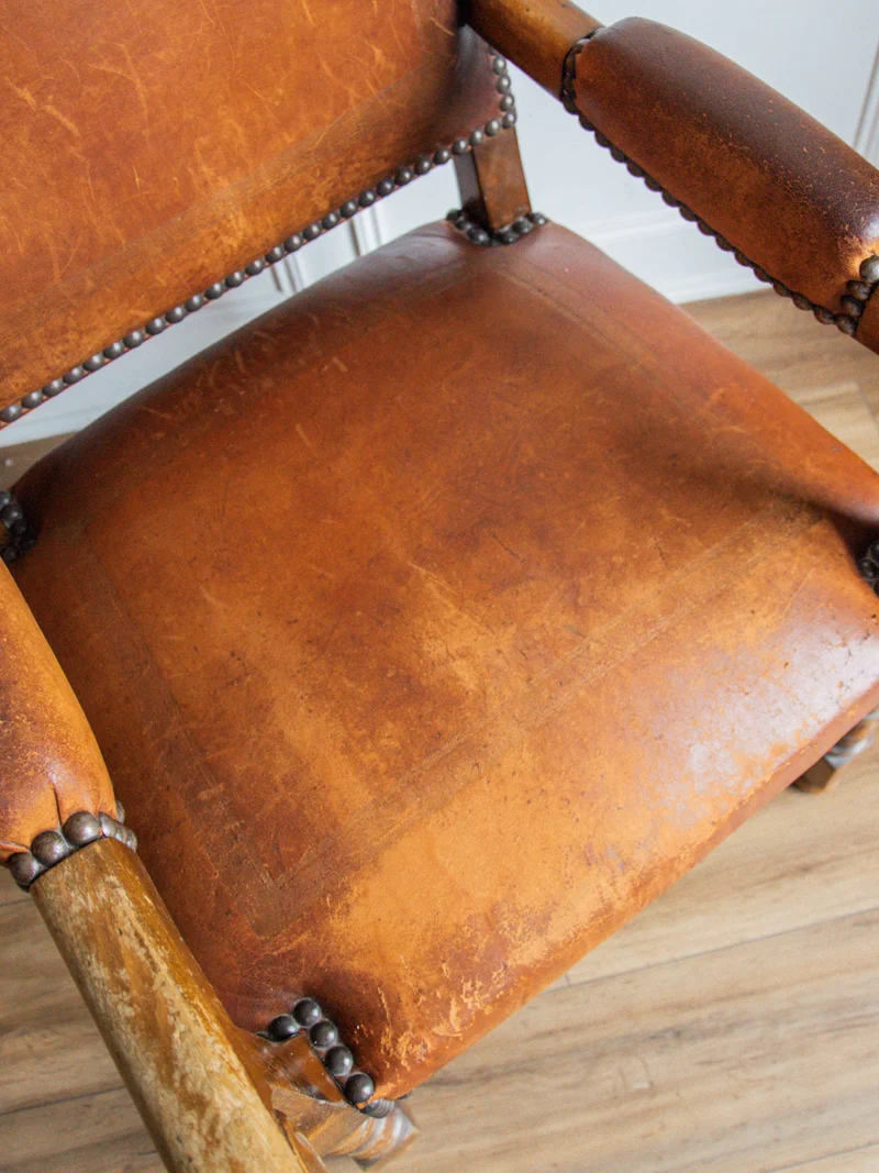 Ernest, le fauteuil en cuir N°582