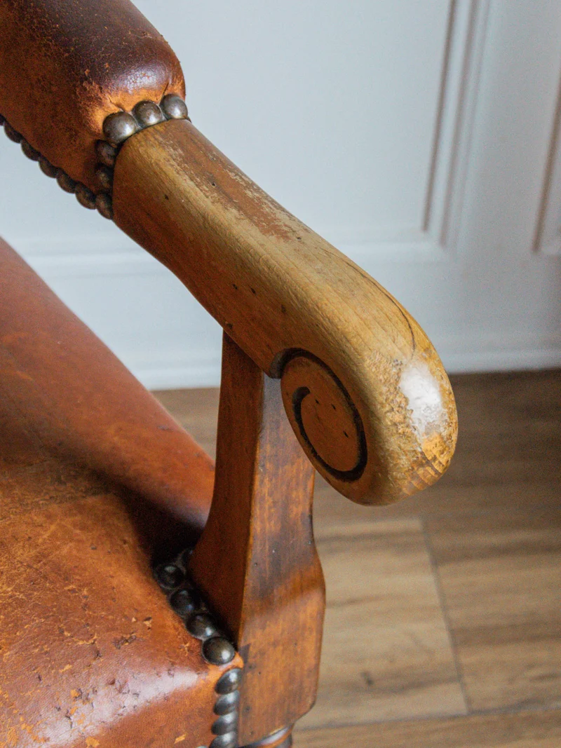 Ernest, le fauteuil en cuir N°582