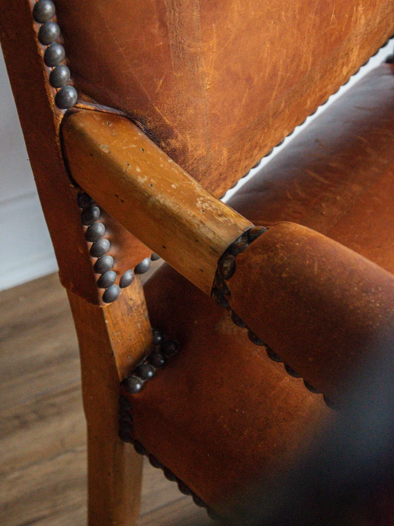 Ernest, le fauteuil en cuir N°582