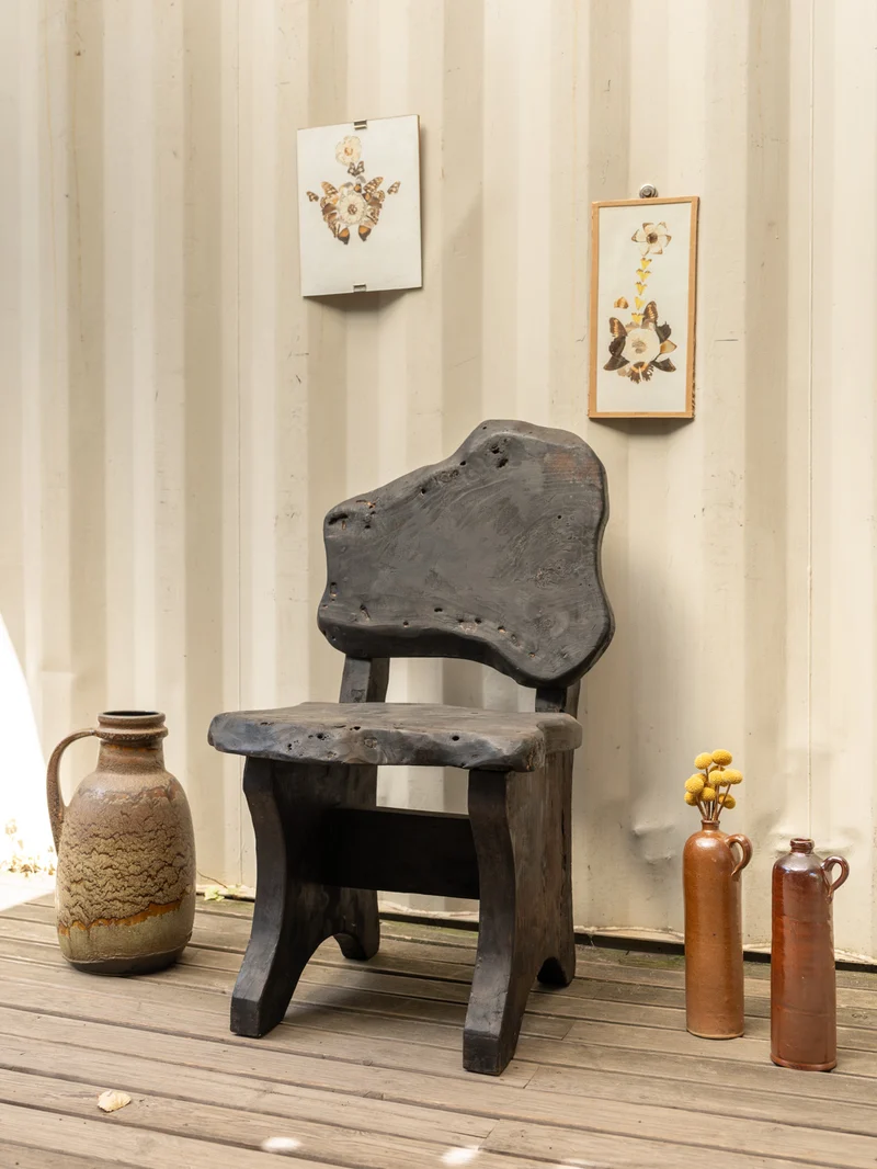 Claude, la chaise en bois noir N°1518