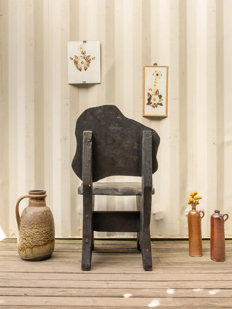 Claude, la chaise en bois noir N°1518