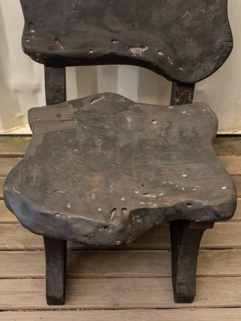 Claude, la chaise en bois noir N°1518