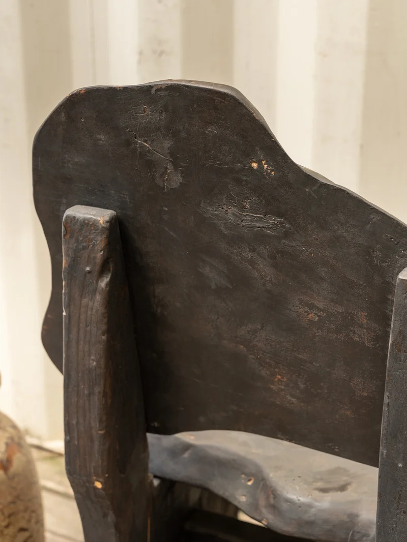 Claude, la chaise en bois noir N°1518