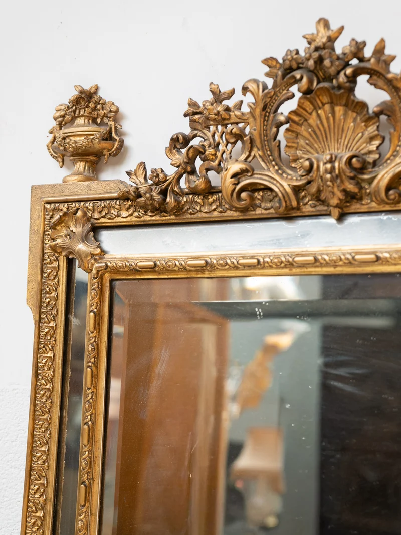 Georges, le grand miroir ancien style Louis XVI à parcloses et fronton sculpté N°1384