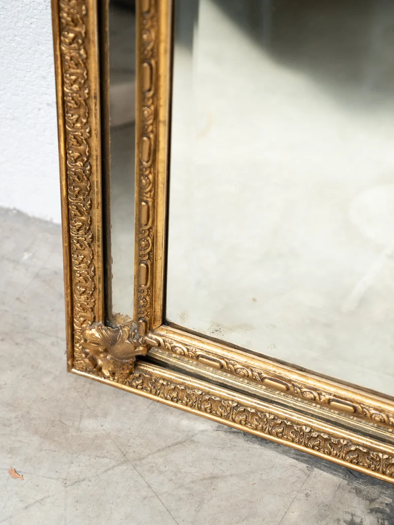 Georges, le grand miroir ancien style Louis XVI à parcloses et fronton sculpté N°1384