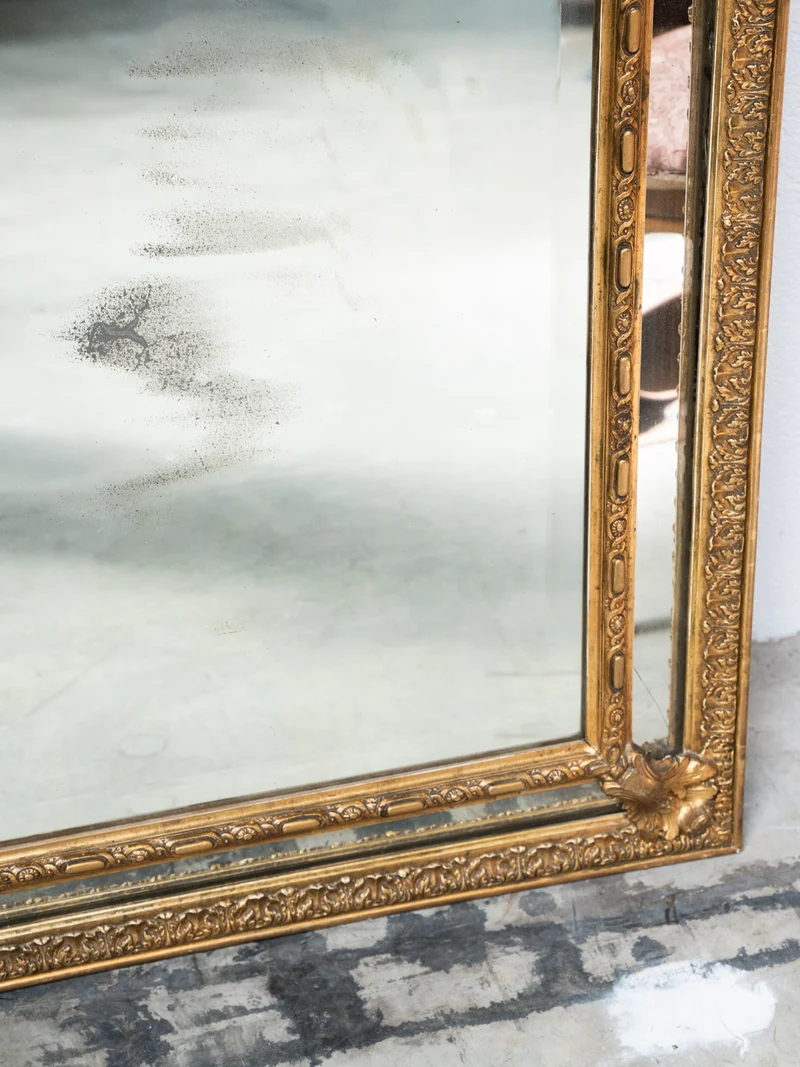 Georges, le grand miroir ancien style Louis XVI à parcloses et fronton sculpté N°1384