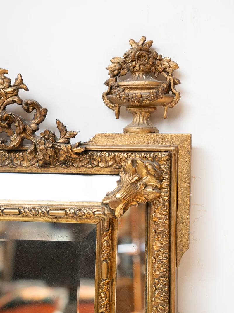 Georges, le grand miroir ancien style Louis XVI à parcloses et fronton sculpté N°1384