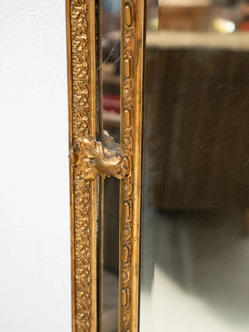 Georges, le grand miroir ancien style Louis XVI à parcloses et fronton sculpté N°1384