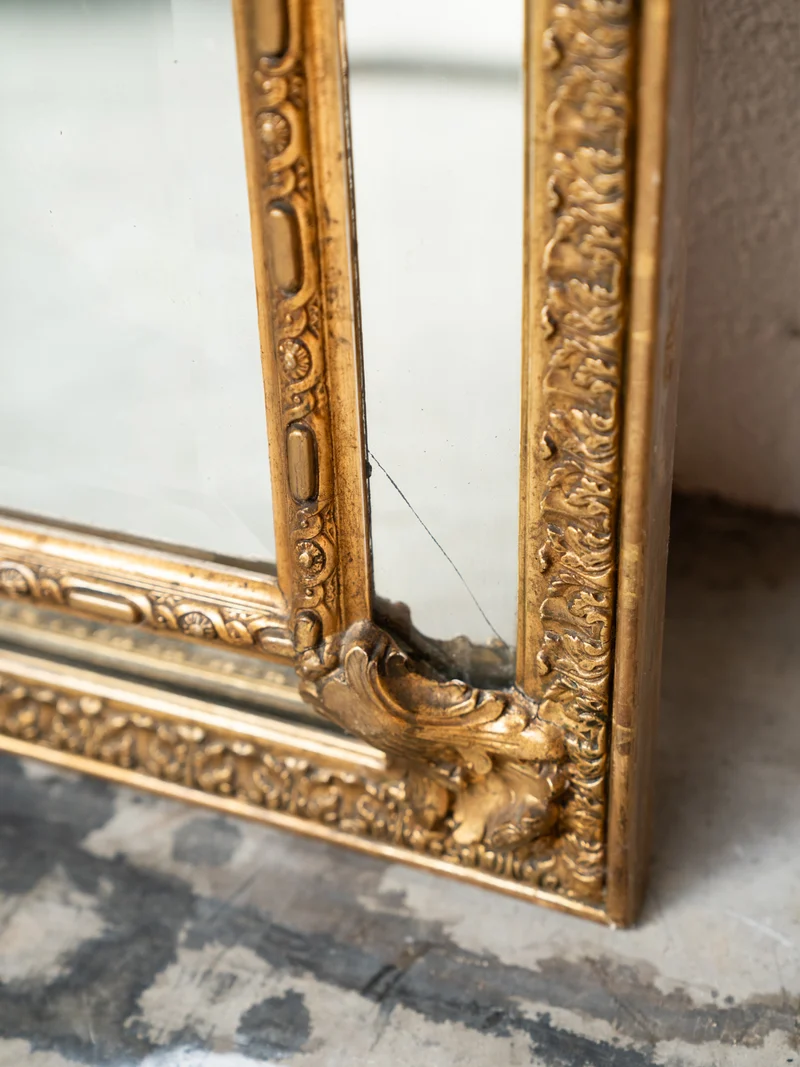 Georges, le grand miroir ancien style Louis XVI à parcloses et fronton sculpté N°1384