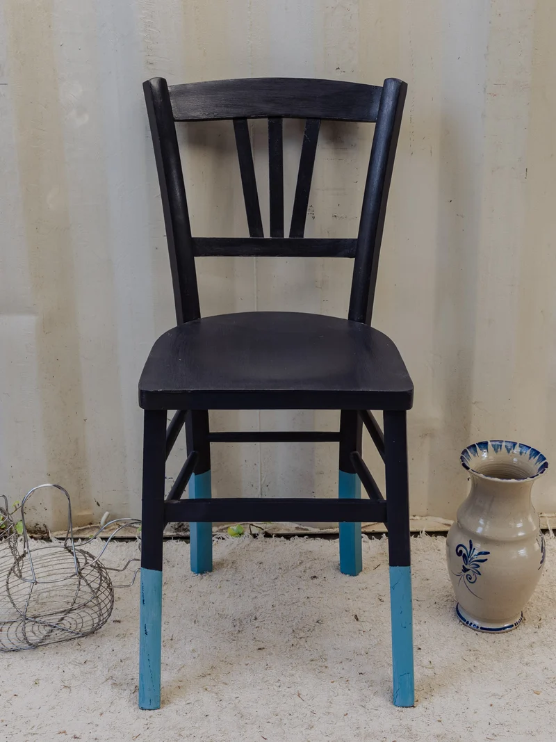 Claude, la chaise en bois bleu foncé N°1555