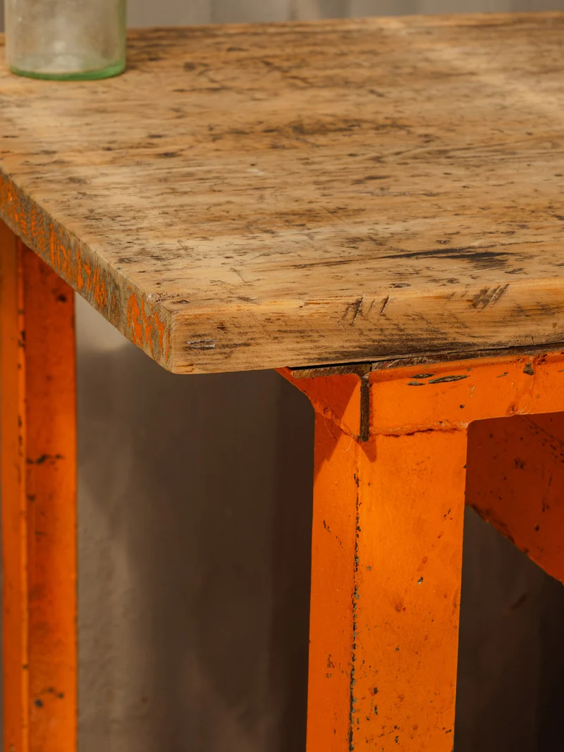 Fernand, le bureau en bois et métal orange N°425