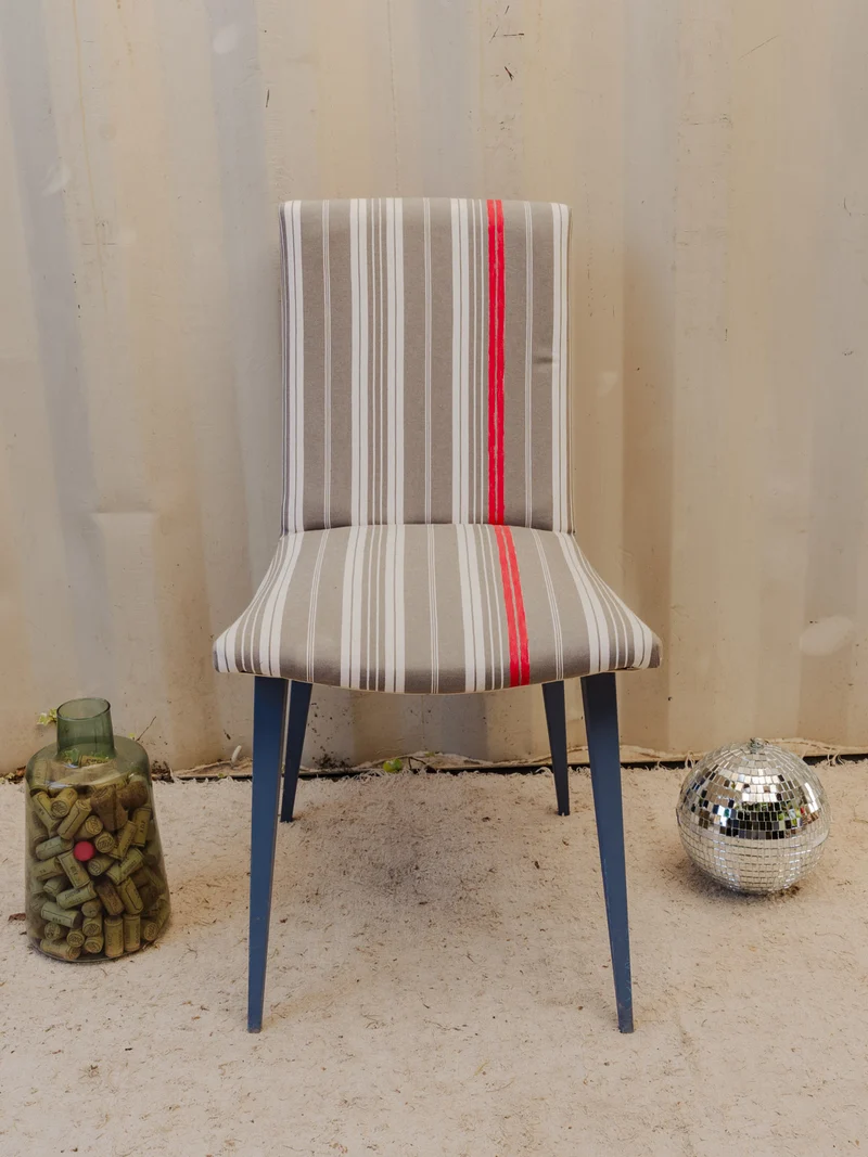 Alma, la chaise en tissu rayé et bois N°1852