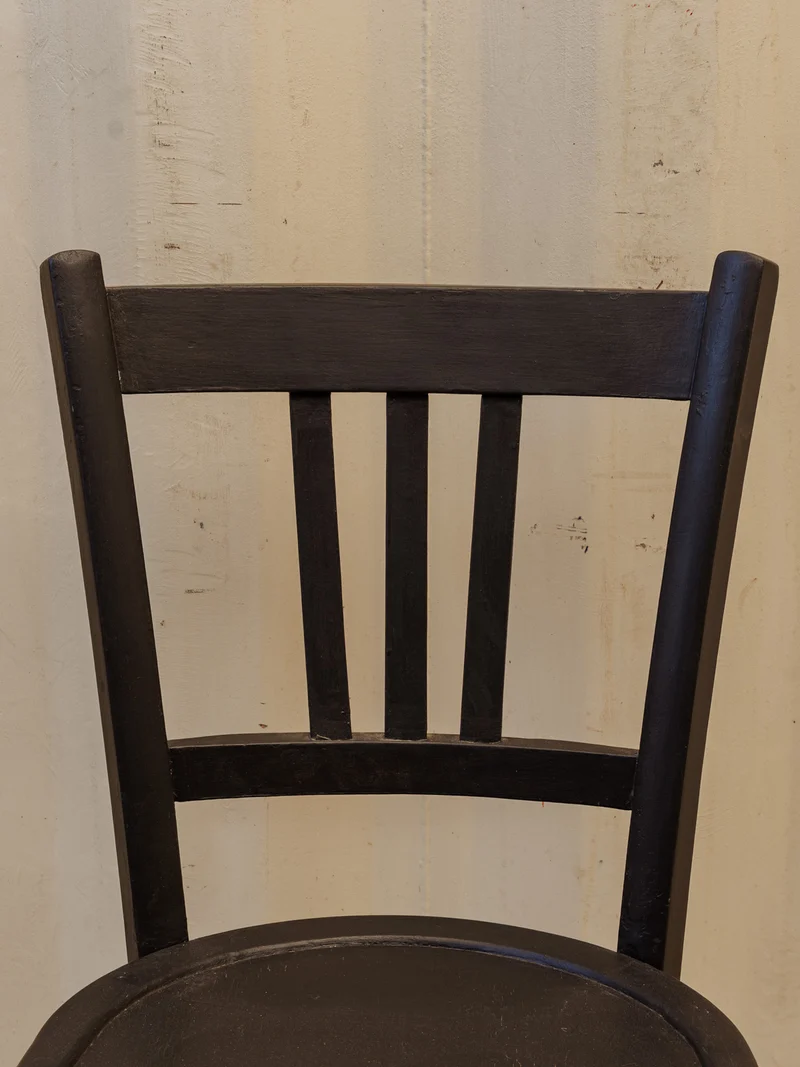 Claude, la chaise en bois noir N°1551