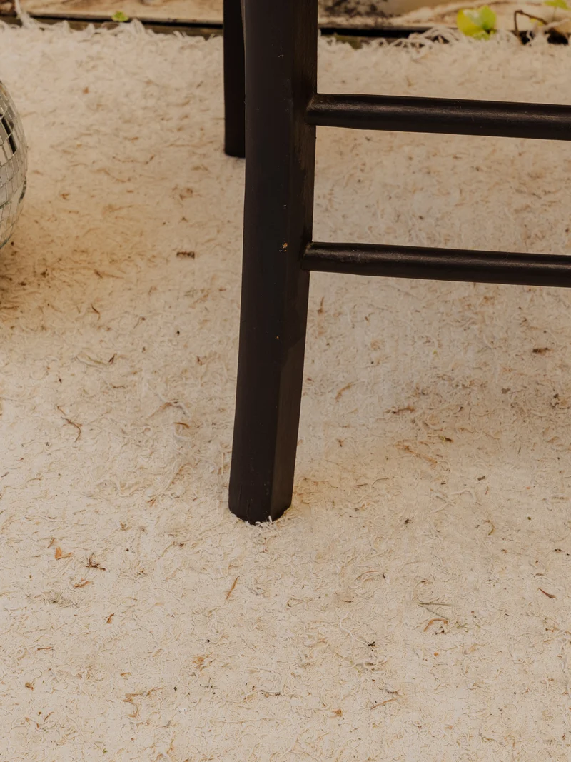 Claude, la chaise en bois noir N°1551