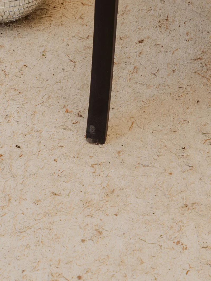 Claude, la chaise en bois noir N°1551
