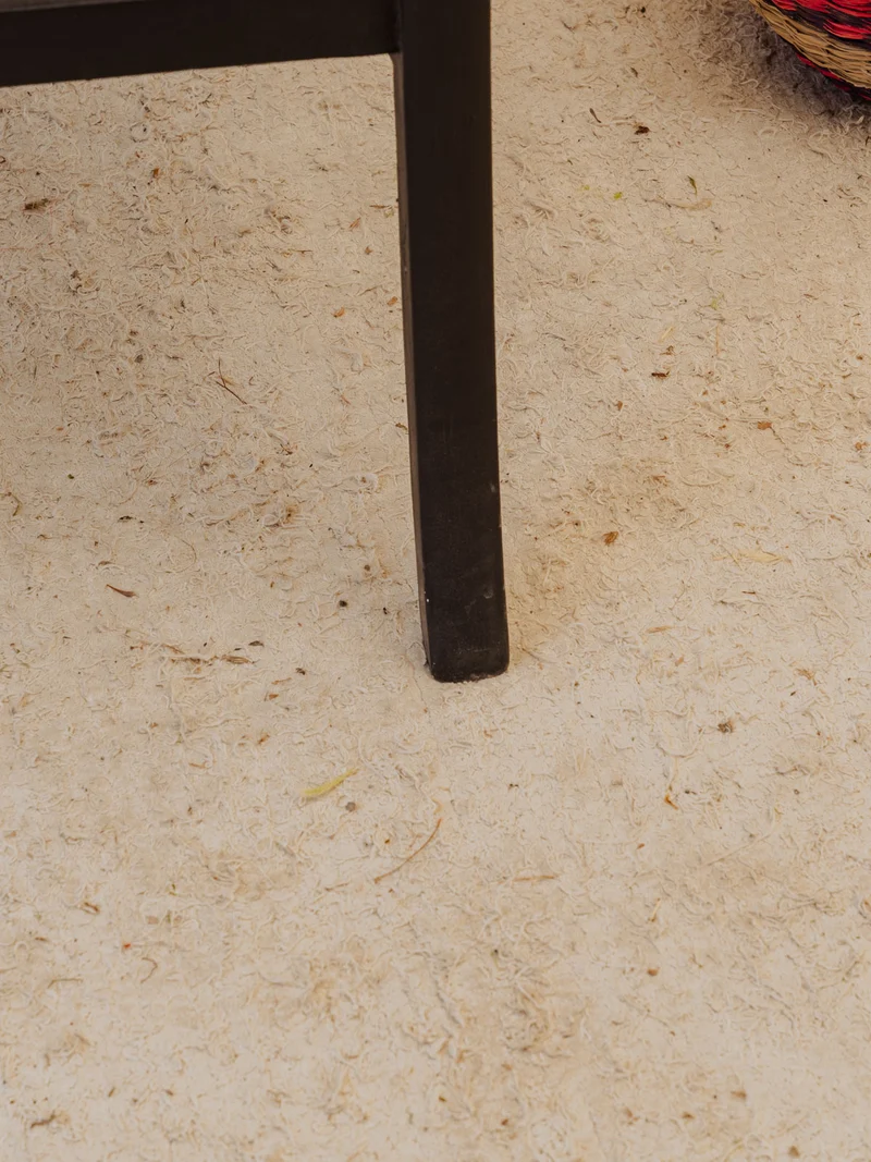 Claude, la chaise en bois noir N°1551