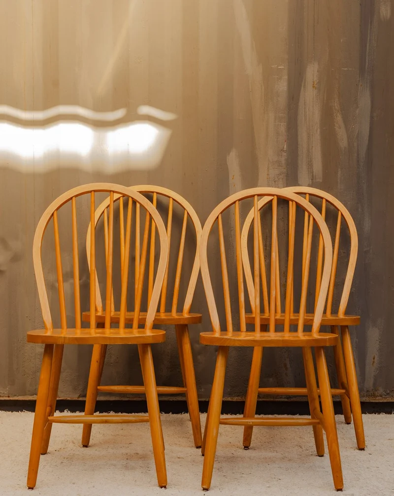 Claude, le lot de 4 chaises en bois N°1542