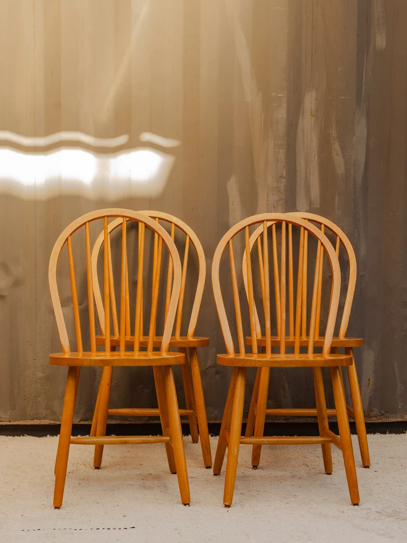 Claude, le lot de 4 chaises en bois N°1542