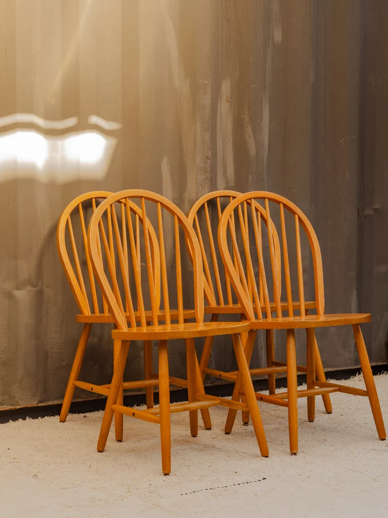 Claude, le lot de 4 chaises en bois N°1542