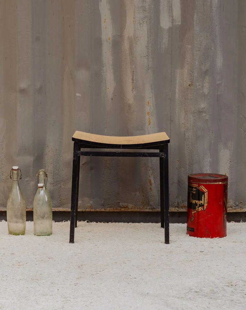 Axel, le tabouret en bois et métal noir N°736