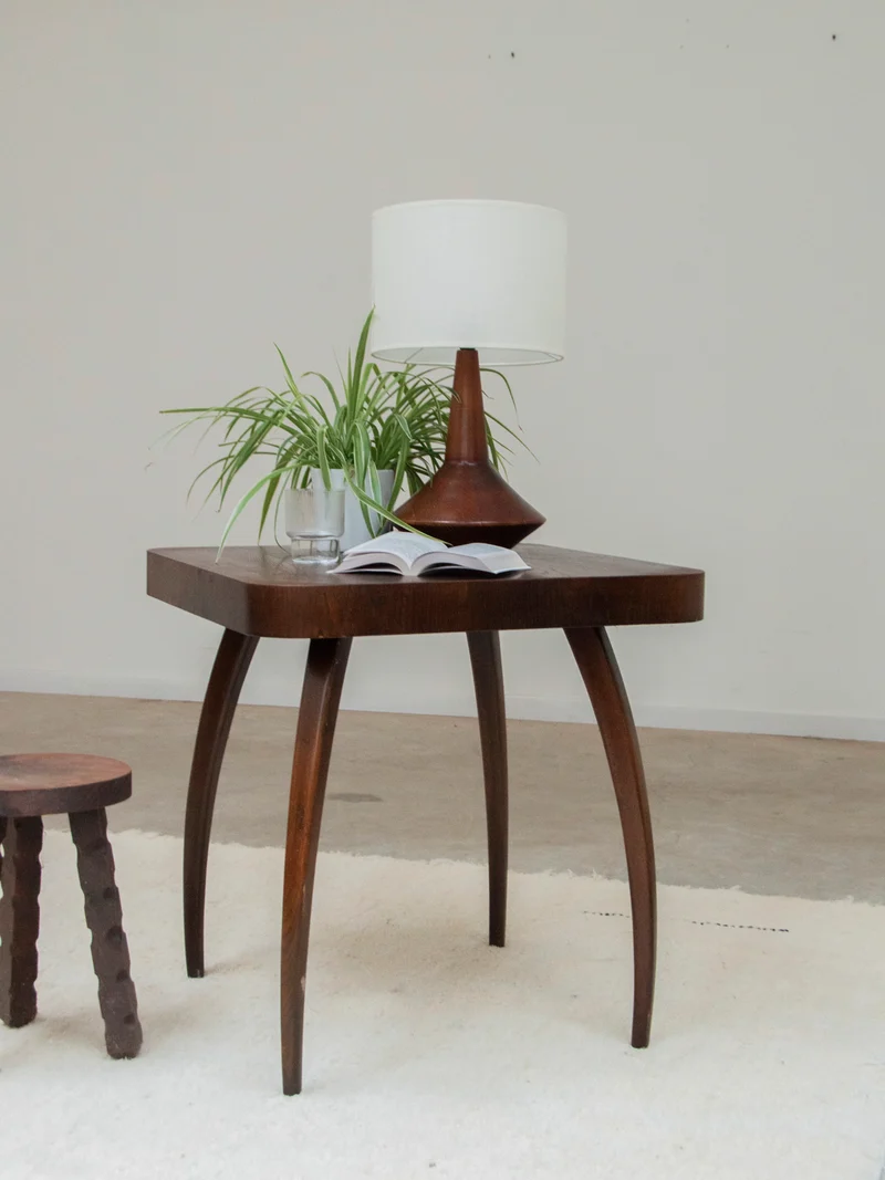 Hanna, la table d'appoint en bois foncé N°772