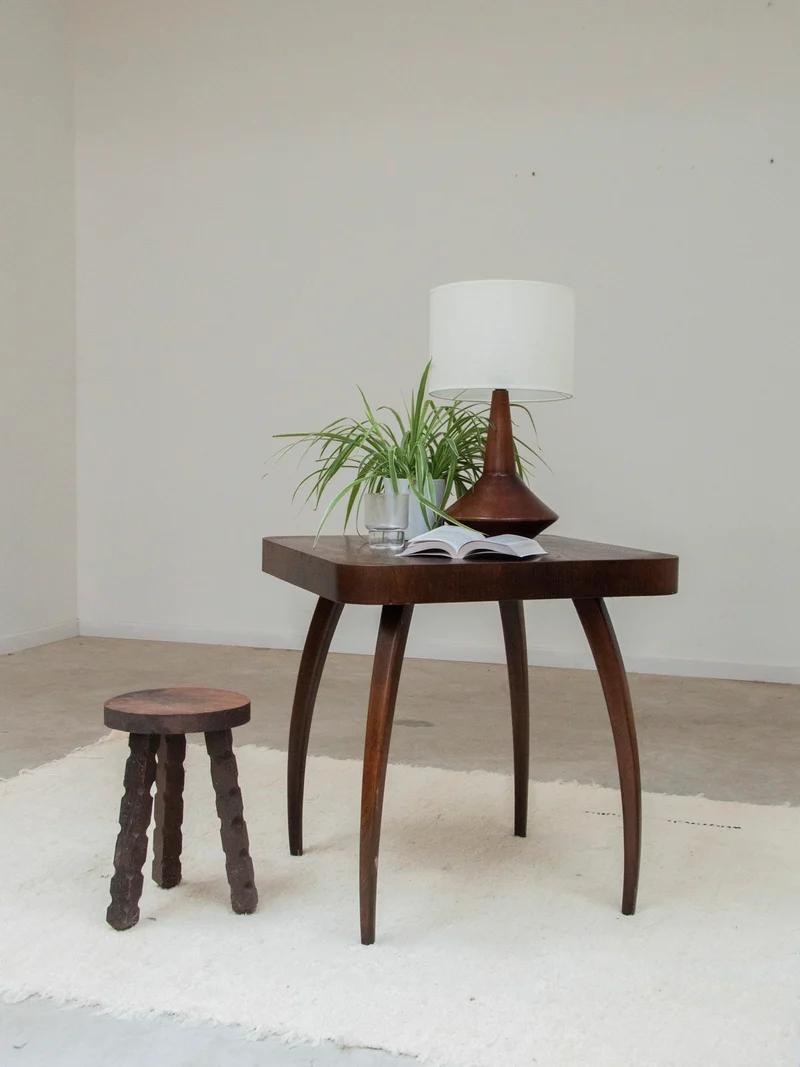 Hanna, la table d'appoint en bois foncé N°772