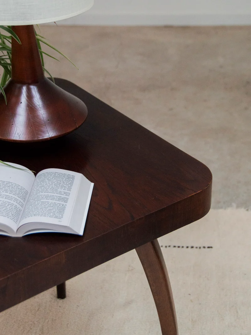 Hanna, la table d'appoint en bois foncé N°772