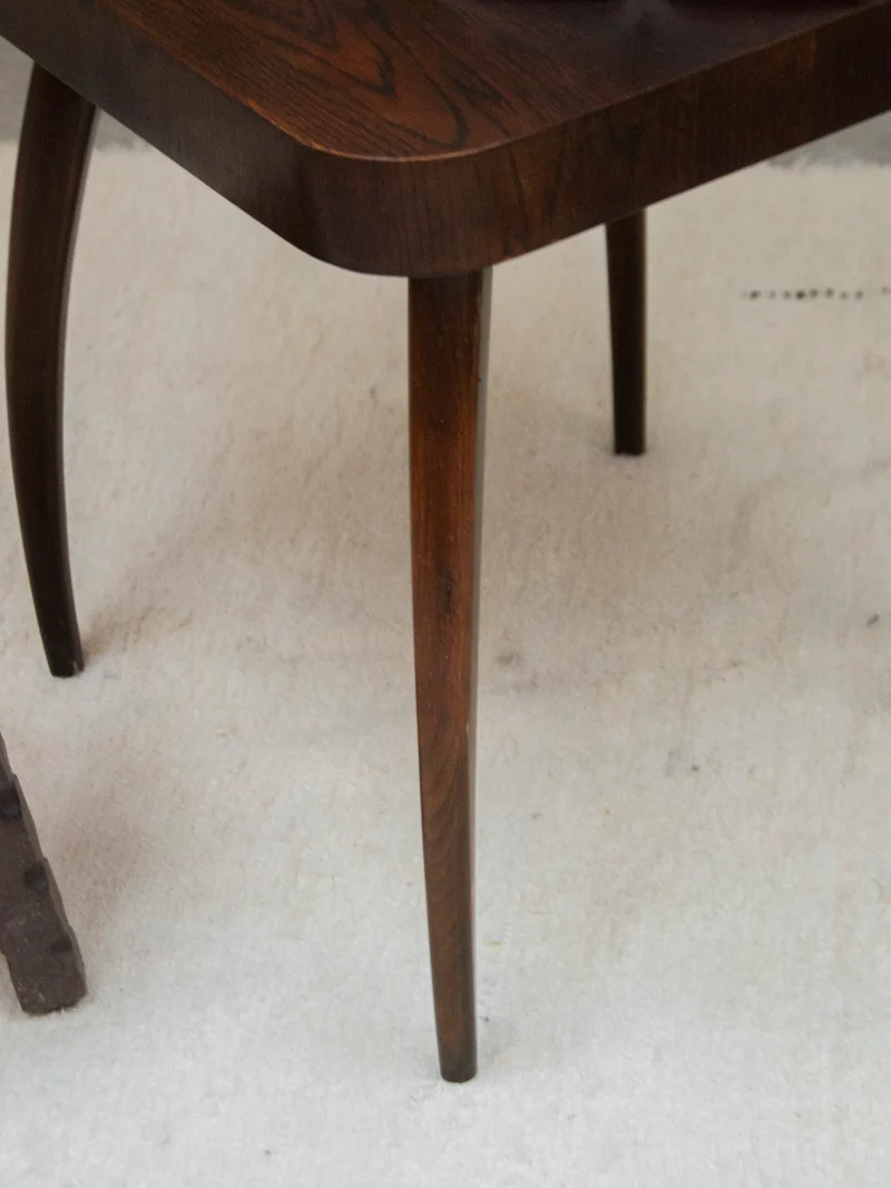 Hanna, la table d'appoint en bois foncé N°772
