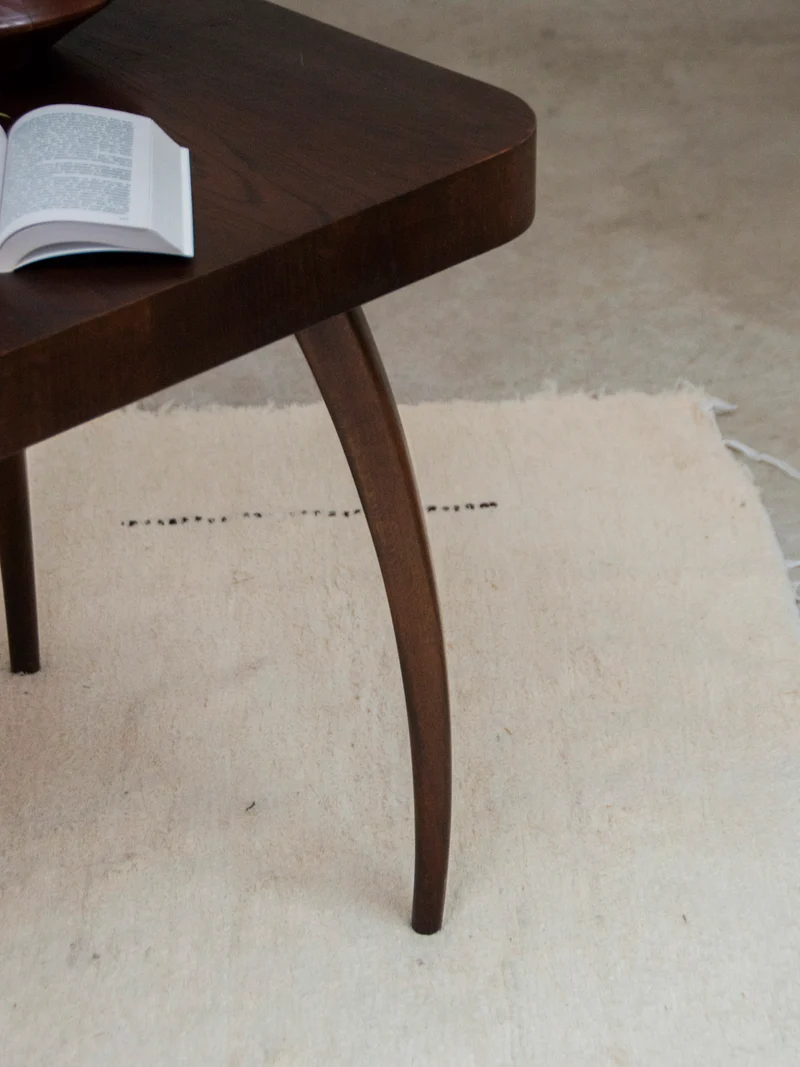 Hanna, la table d'appoint en bois foncé N°772