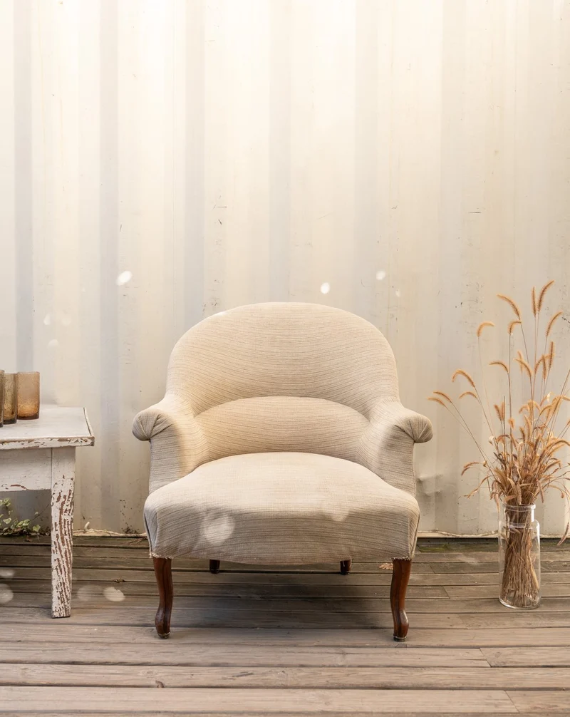 Ernest, le fauteuil en bois et tissu beige N°1547